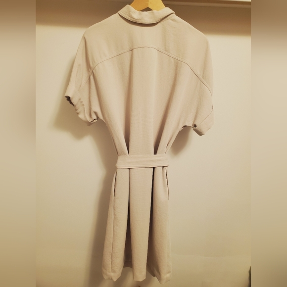 Aritzia Babaton Glen Tie Waist shirt dress. Beige. Size S. Collar. - Picture 5 of 10